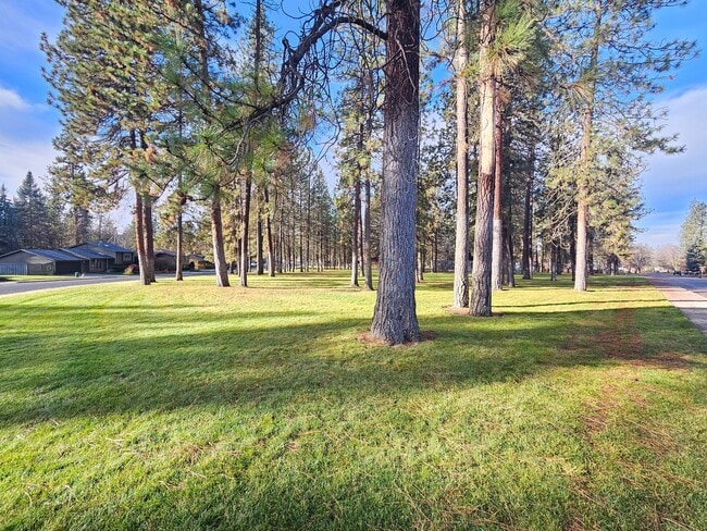 Building Photo - 6902 N Old Fort Dr