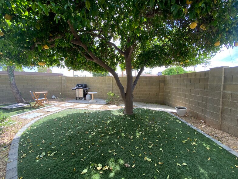 Building Photo - 4352 N 36th Plz