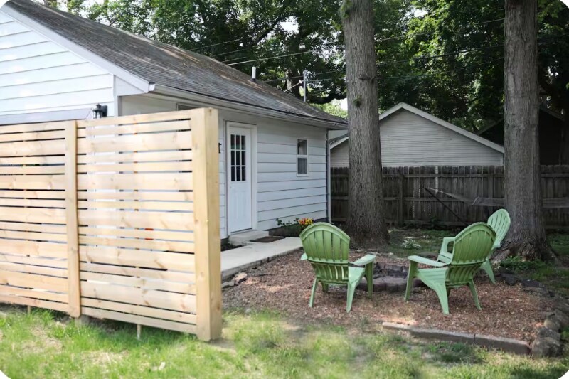 Building Photo - 5920 Rosslyn Ave