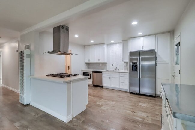 Building Photo - Imperial Beach, Gorgeous 4 bed 2 bath home...
