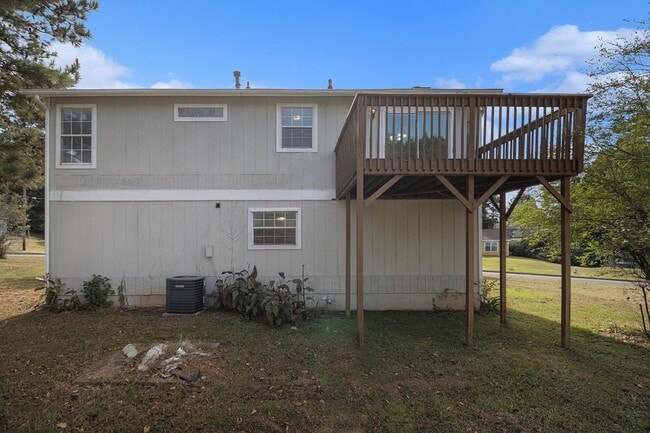 Building Photo - 4 Bedroom 2 Bath House