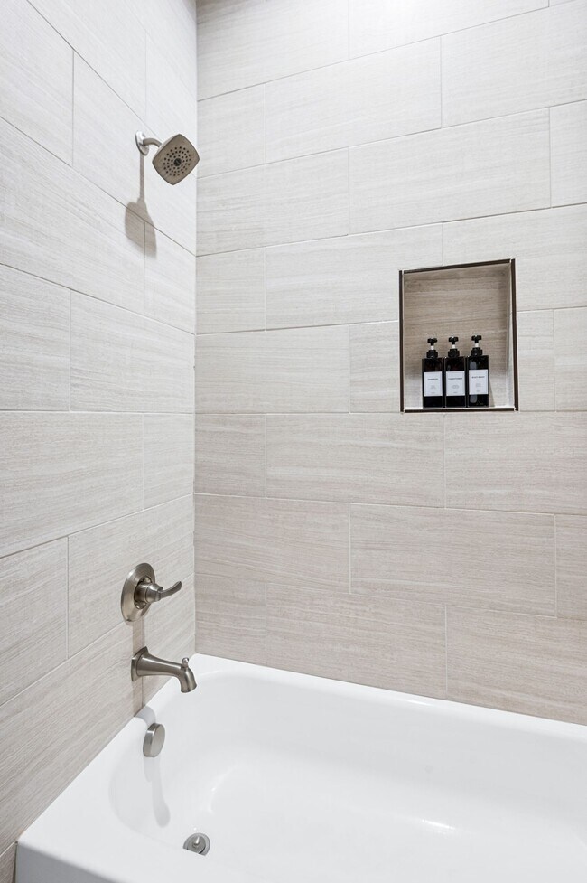 Building Photo - 1007 Dew St