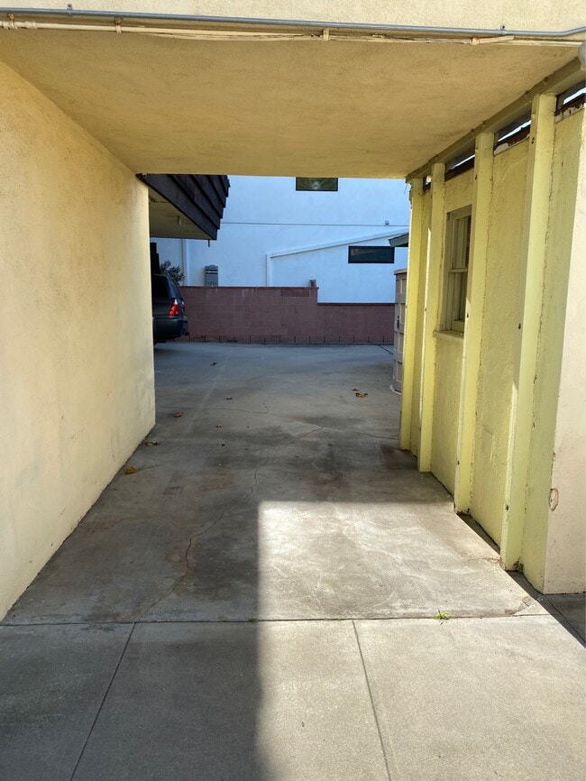 off street parking also for rent - 1514 Penmar Ave