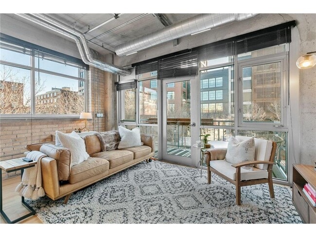 Building Photo - 748 N 3rd St