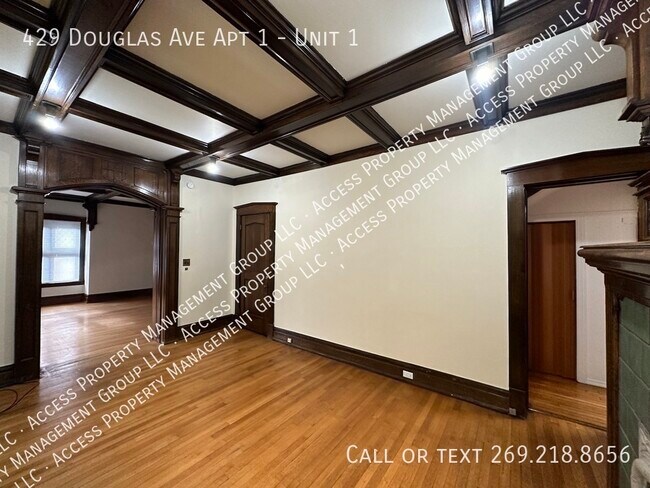 Building Photo - 429 Douglas Ave