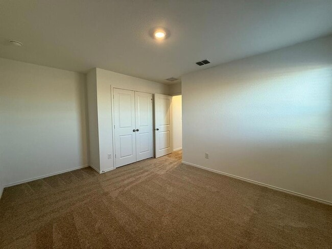 Building Photo - 561 Sormonne Lp