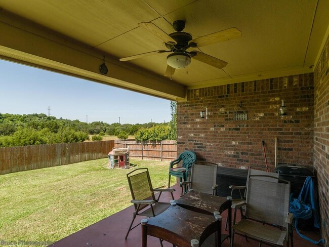 Building Photo - 1720 Harvest Bend Ln