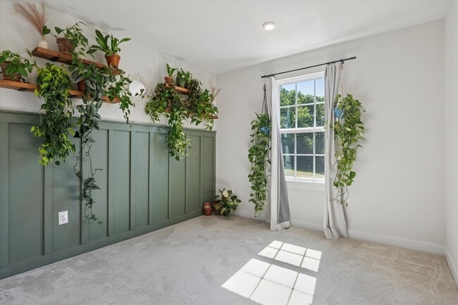 Building Photo - Beautifully Upgraded 4B/3.5B Home with Dec...