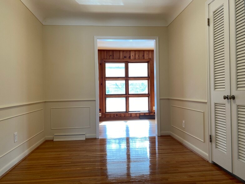 Dining room - 4011 Hillandale Rd