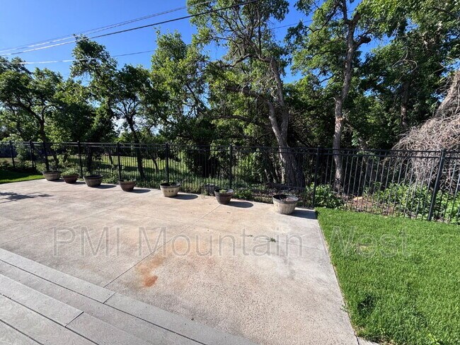 Building Photo - 985 Horsley Cir