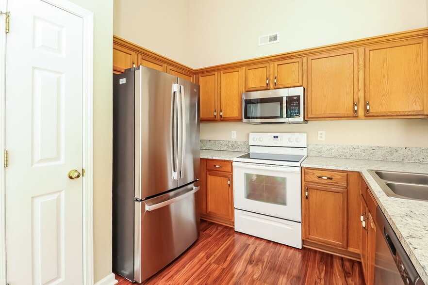 Building Photo - 2909 Deep Cove Dr NW