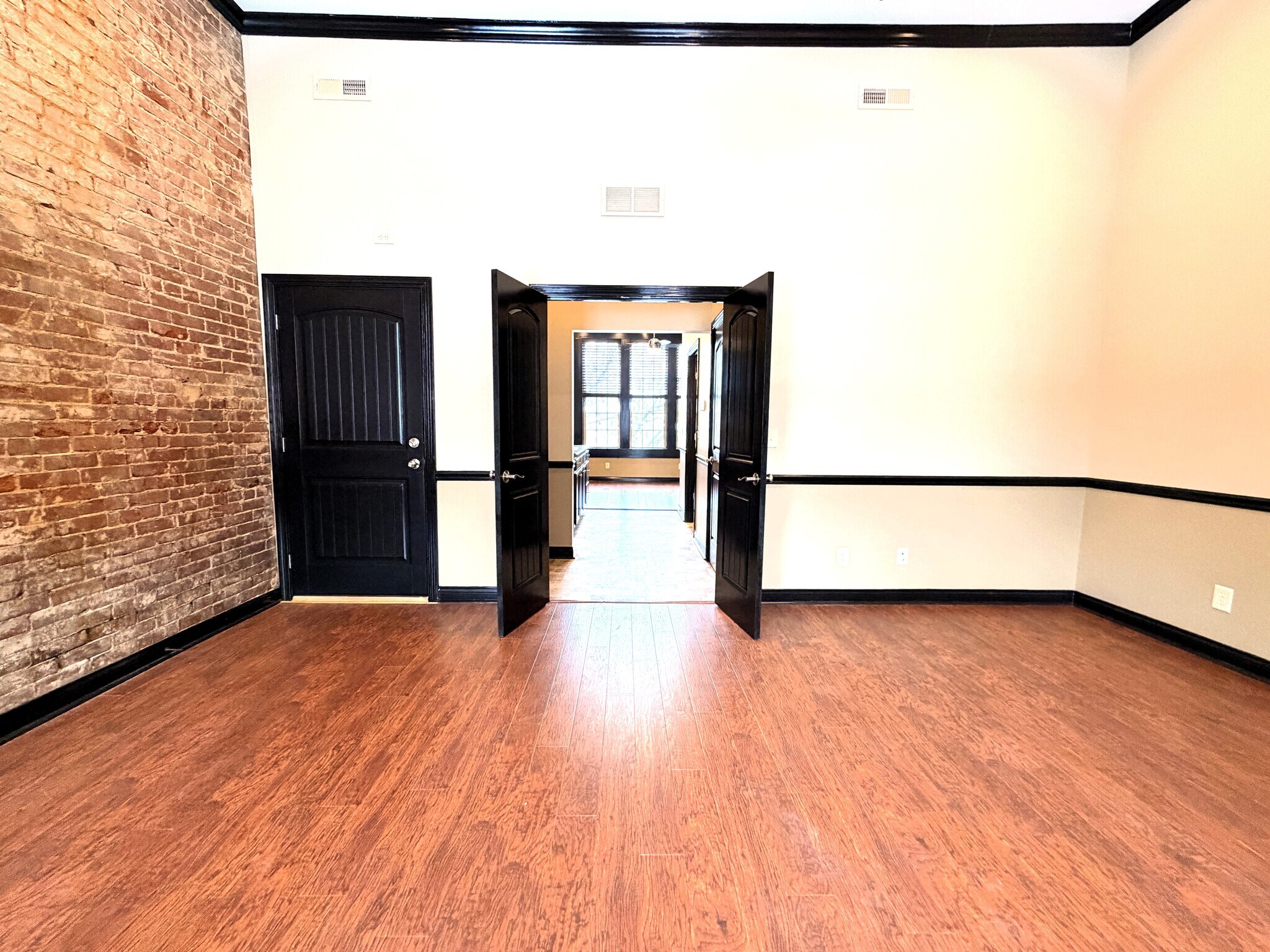 Building Photo - 209 N Capitol Ave