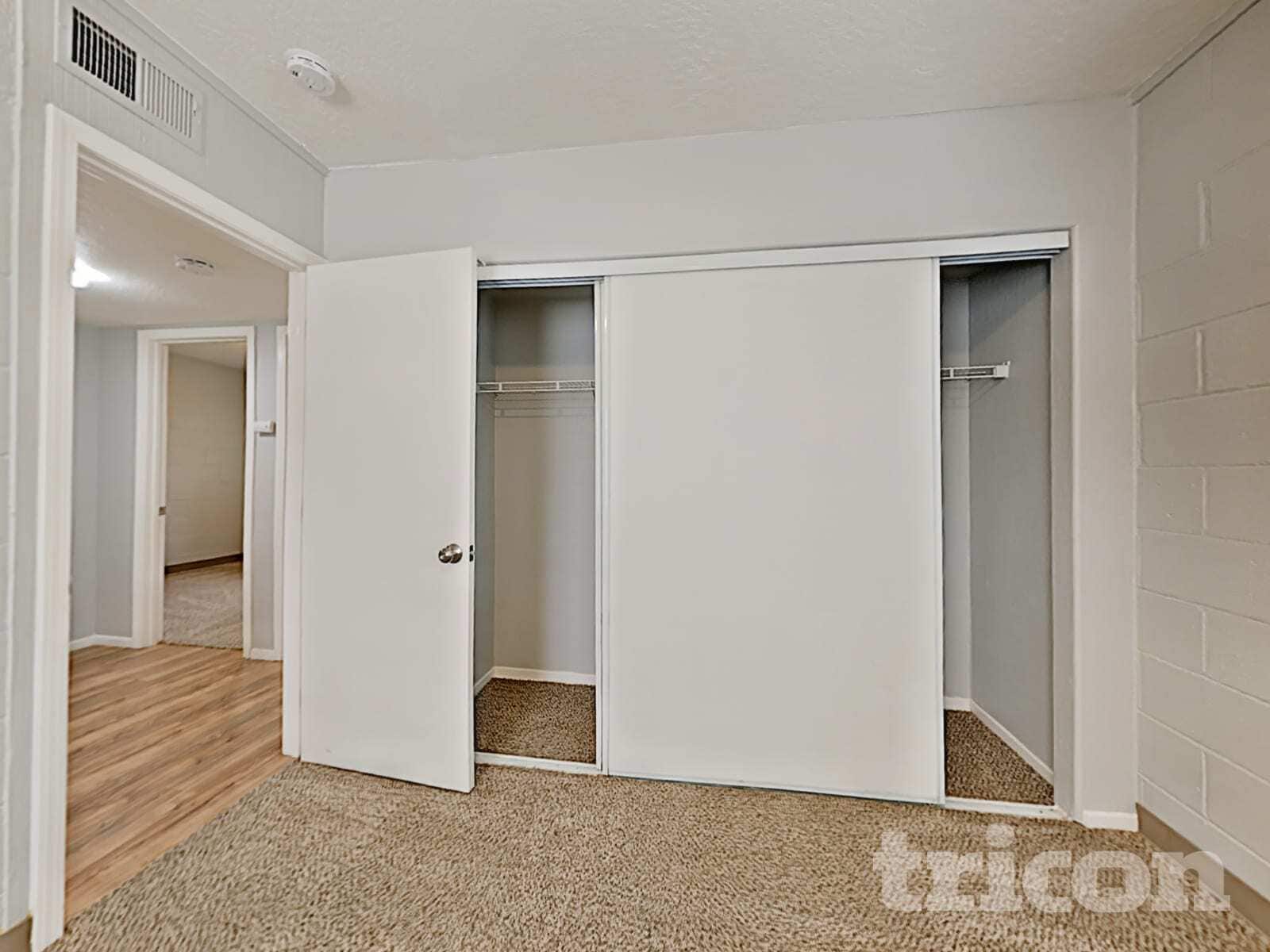 Building Photo - 5307 Esmeralda St