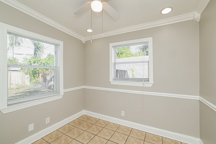 Building Photo - 395 Plum Tree Dr