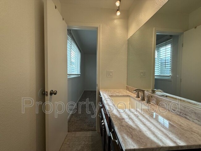 Building Photo - 426 J St