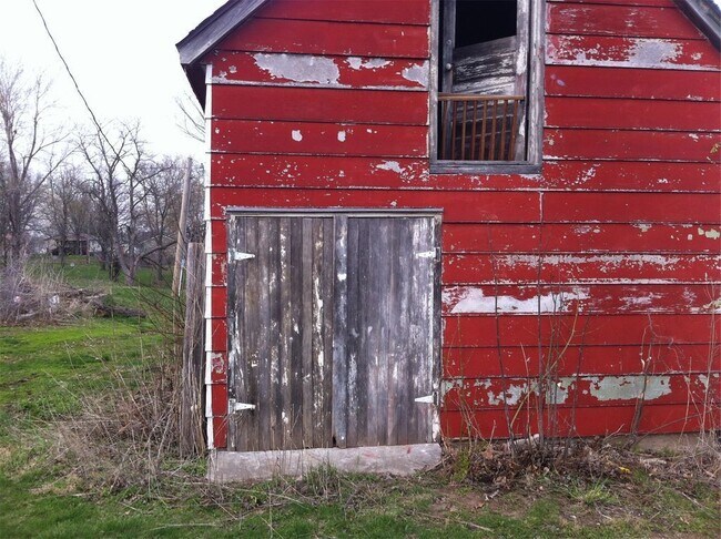 Building Photo - 510 E Lake St
