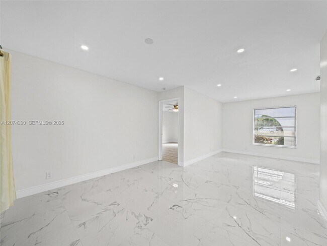 Building Photo - 10251 NW 39th Ct