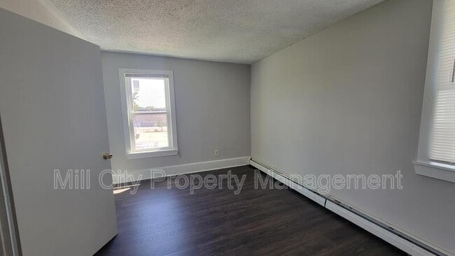 Building Photo - 343 Auburn St