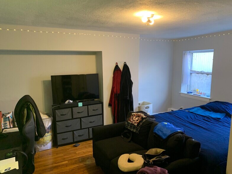 Building Photo - 12 Keswick St