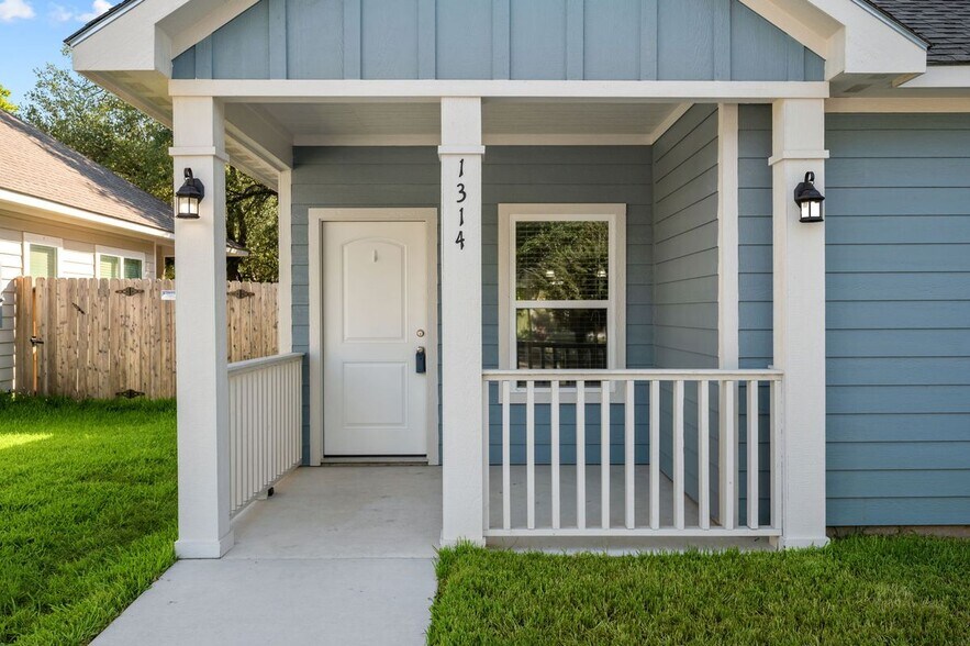 Building Photo - 1314 Antone St