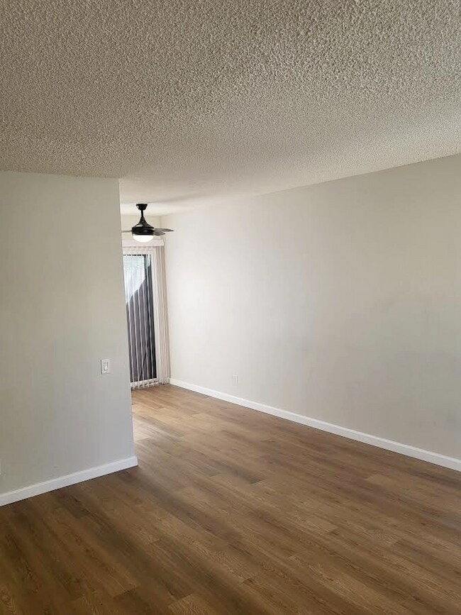 Building Photo - "Chic Palm Springs Retreat: 2BR/2BA"