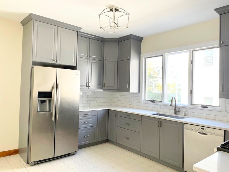 Building Photo - 150 Spruce St