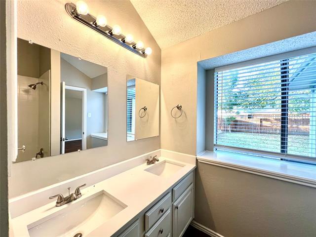 Building Photo - 7155 Penshire Dr