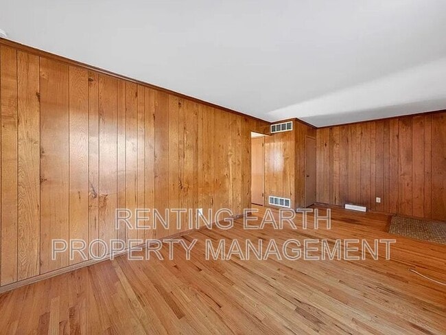 Building Photo - 8908 Scottdale Ave
