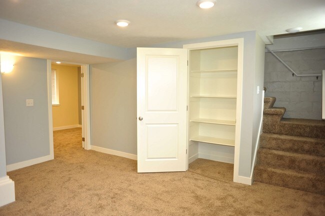 Building Photo - 1213 Lake Michigan Dr NW