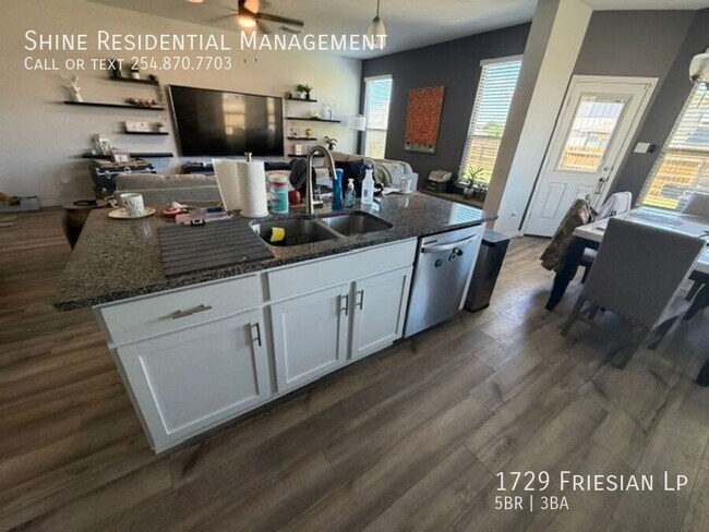 Building Photo - 1729 Friesian Lp