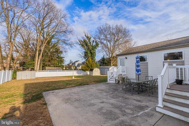 Building Photo - 211 Marlyn Ave