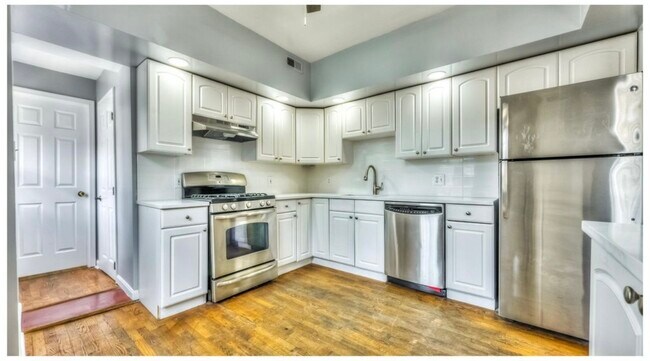 Building Photo - 104 E Clement St