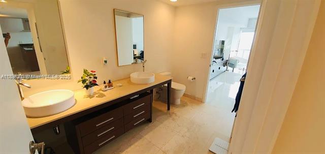 Building Photo - Icon Brickell