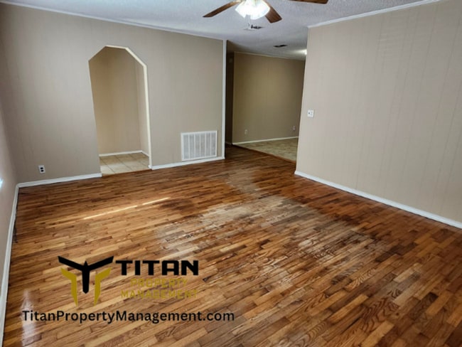 Building Photo - 3 bed house
