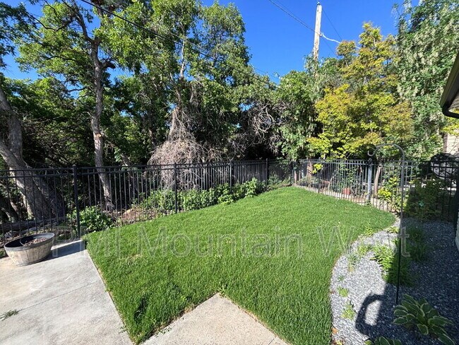 Building Photo - 985 Horsley Cir