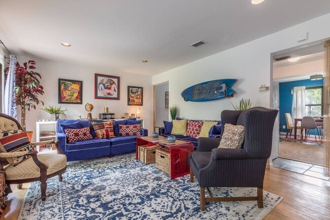 Building Photo - 50 Hubbard Ln