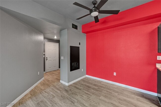 Building Photo - 231 W Horizon Ridge Pkwy
