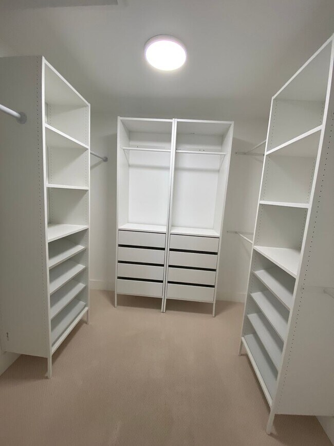 Building Photo - 4 Bedroom 3 Bath + Office / 5th Bedroom Ho...