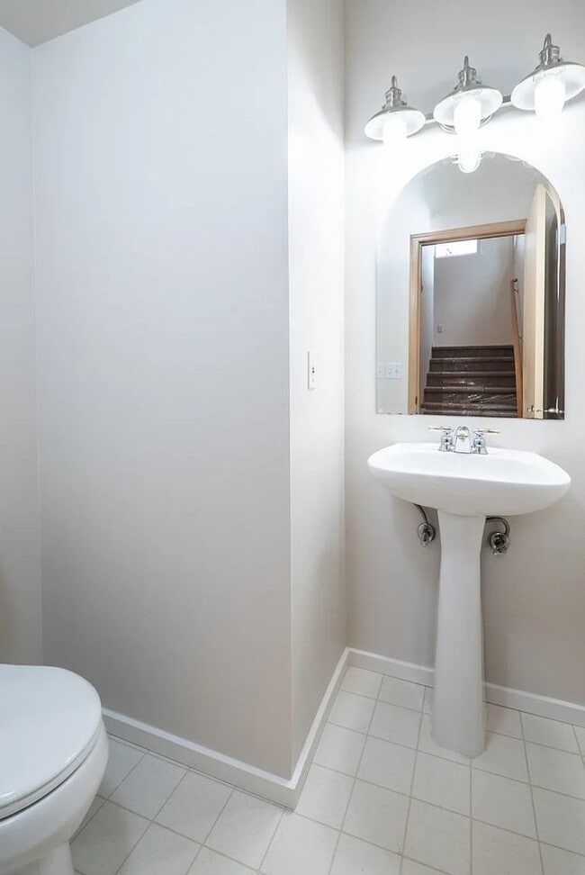 Building Photo - 3Bd/2.25Ba Woodinville Townhouse