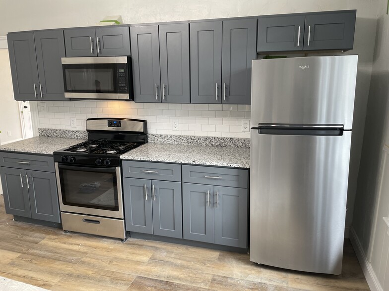 New appliances, plenty of storage - 62 Plymouth St