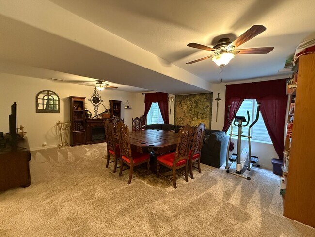 Building Photo - 6 Bed 4 Bath Home with 3000+ SQFT in Stetson Hills!!!