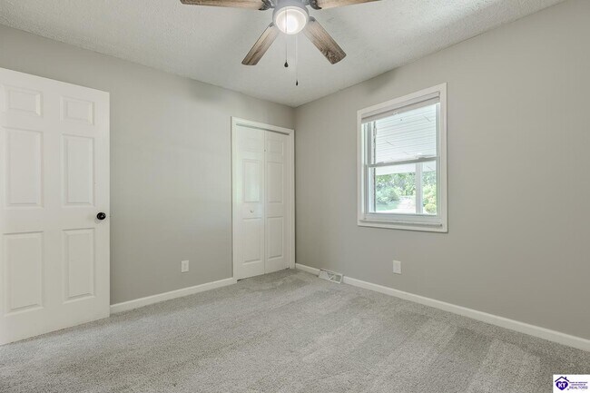 Building Photo - 343 Meadowview Dr