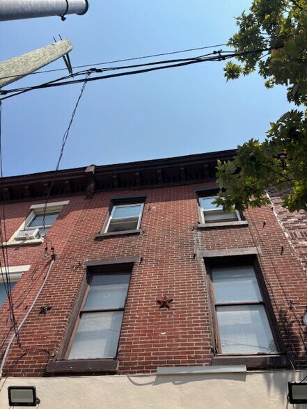 Primary Photo - 337 W Girard Ave