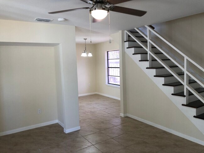 Building Photo - 1301 E Lyon St