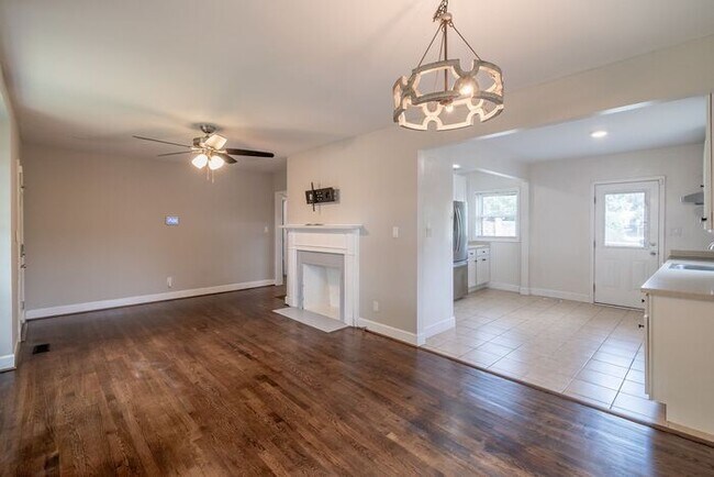 Building Photo - Charming Renovated 2BR Home in Revolution Park – Minutes from Uptown Charlotte!