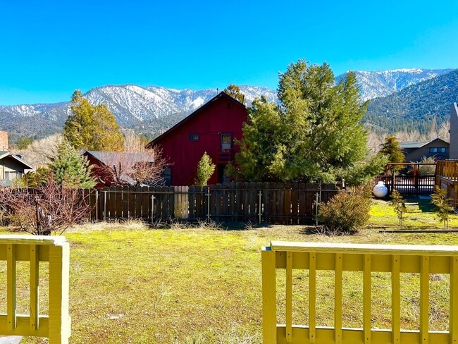 Building Photo - LARGE HOME WITH HUGE BONUS AREA
