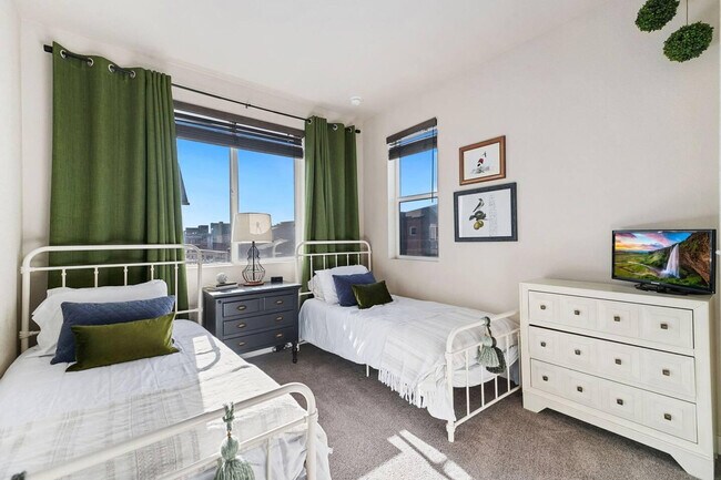 Building Photo - 6801 Warren Dr