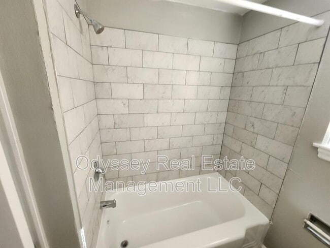 Building Photo - 4006 Arctic Ave