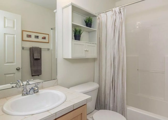 Building Photo - Gorgeous Murrayhill Town Home in a communi...