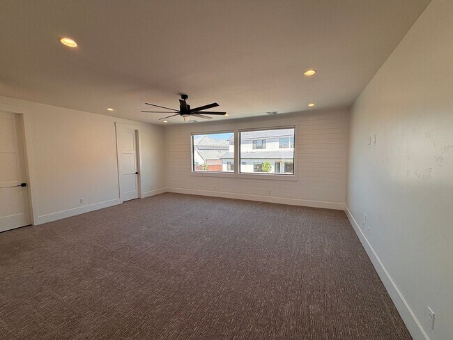 Building Photo - Beautiful 5 bed | 4 Bath | 3 Car Garage